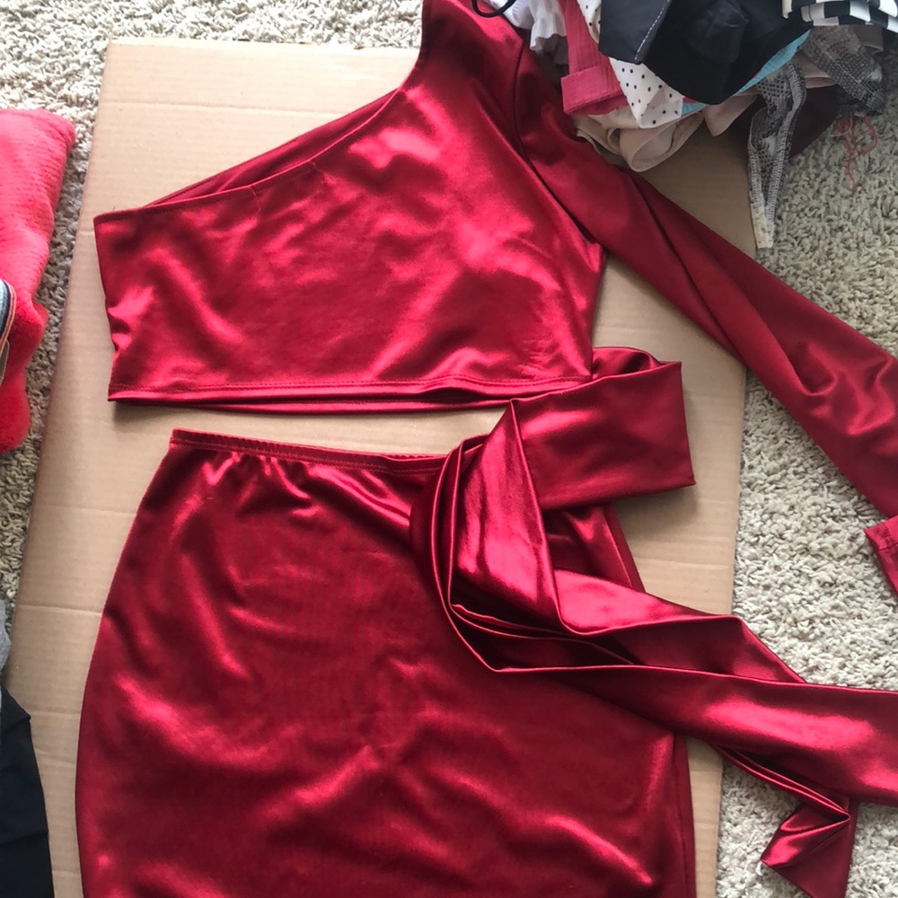 Etiquette Boutique Red silk set